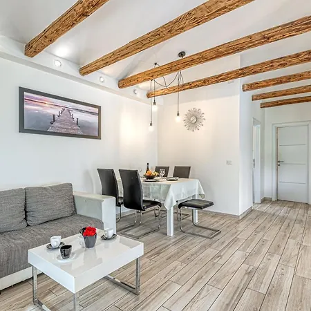 Val Apartment Pula
